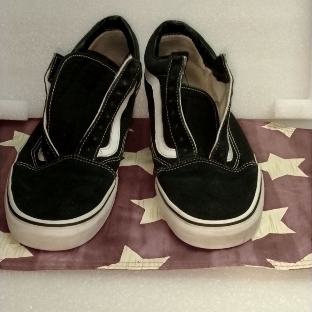 Old school suede canvas vans size 13  U. S.